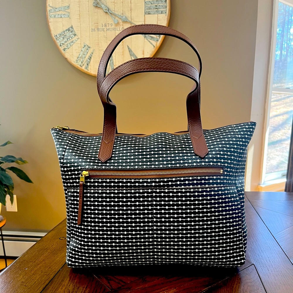 Beautiful Fossil bag. Never used. Black white & brown.